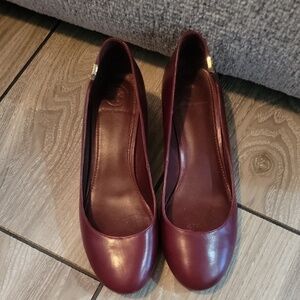 Tory Burch Red Heels Sophisticated Leather Design